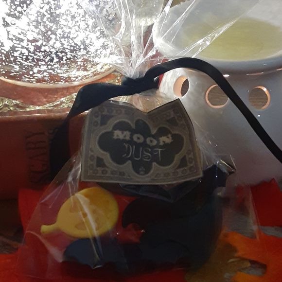 5/$25 🎃 Spooky Wax Melts - Picture 3 of 3